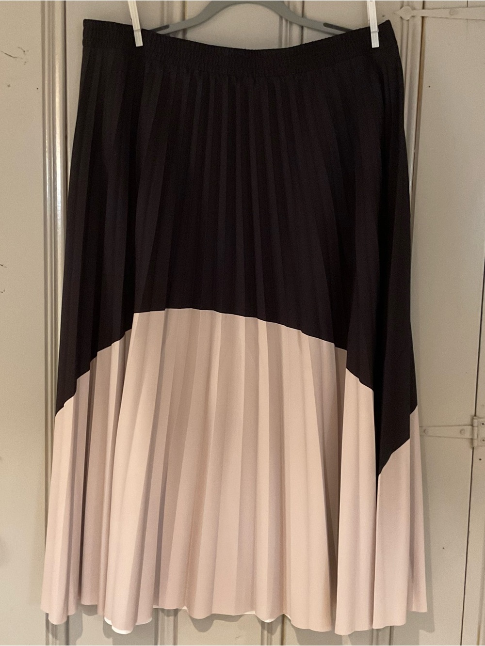 Max Studio Black and Cream Pleated Colorblock Midi Skirt